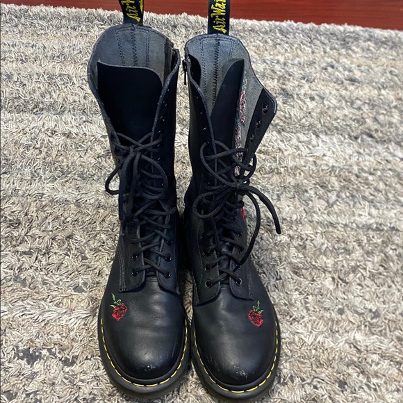 Doc Marten Vonda Black Floral Embroidered Boots sz L7 - Picture 2 of 11